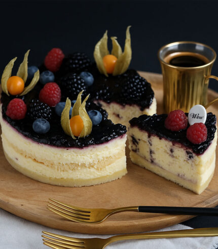 VANILLA MIX BERRIES CAKE